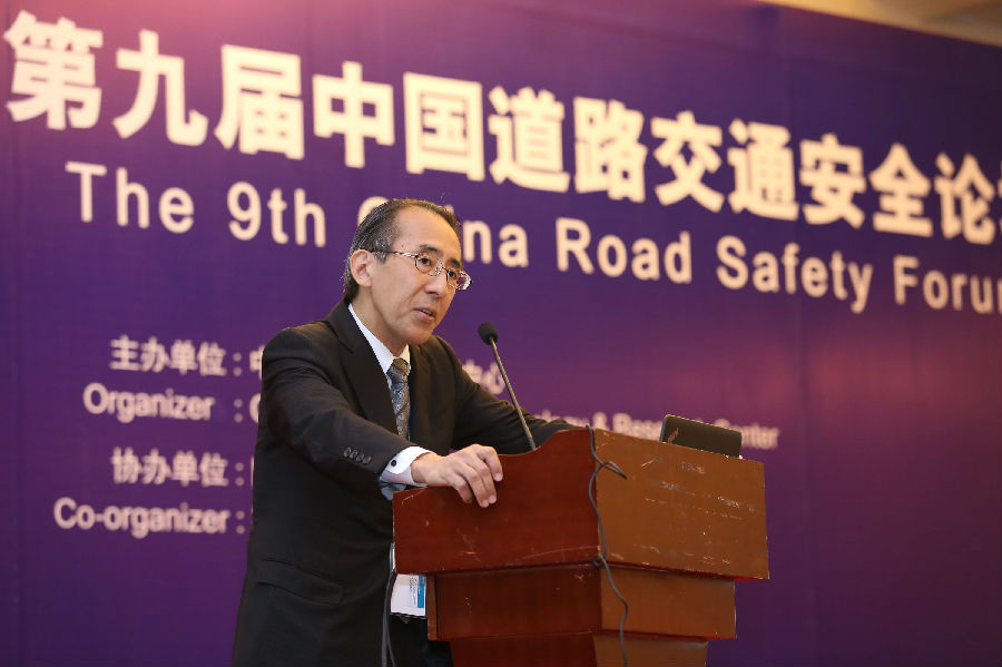 日產汽車公司高橋信彥部長在安全論壇上演講照片.JPG