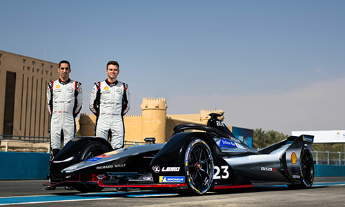 3-日產(chǎn)汽車e.dams車隊車手塞巴斯蒂安·布埃米（Sebastien Buemi）及奧利弗·羅蘭德(Oliver Rowland)首戰(zhàn)分獲第六、七名的好成績（文章內(nèi)）.jpg