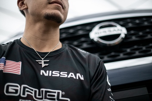500日產(chǎn)汽車(chē)的品牌標(biāo)識(shí)將出現(xiàn)在FaZe Clan戰(zhàn)隊(duì)的比賽服上.jpg
